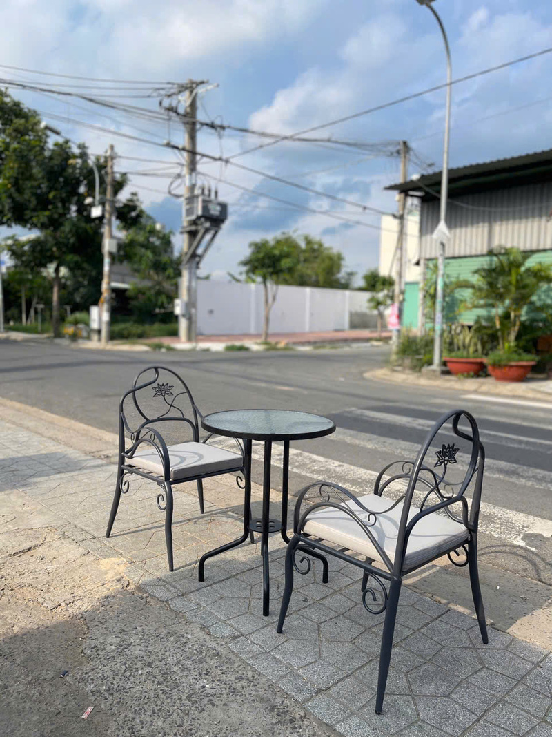 bộ bàn ghế sắt sân vườn