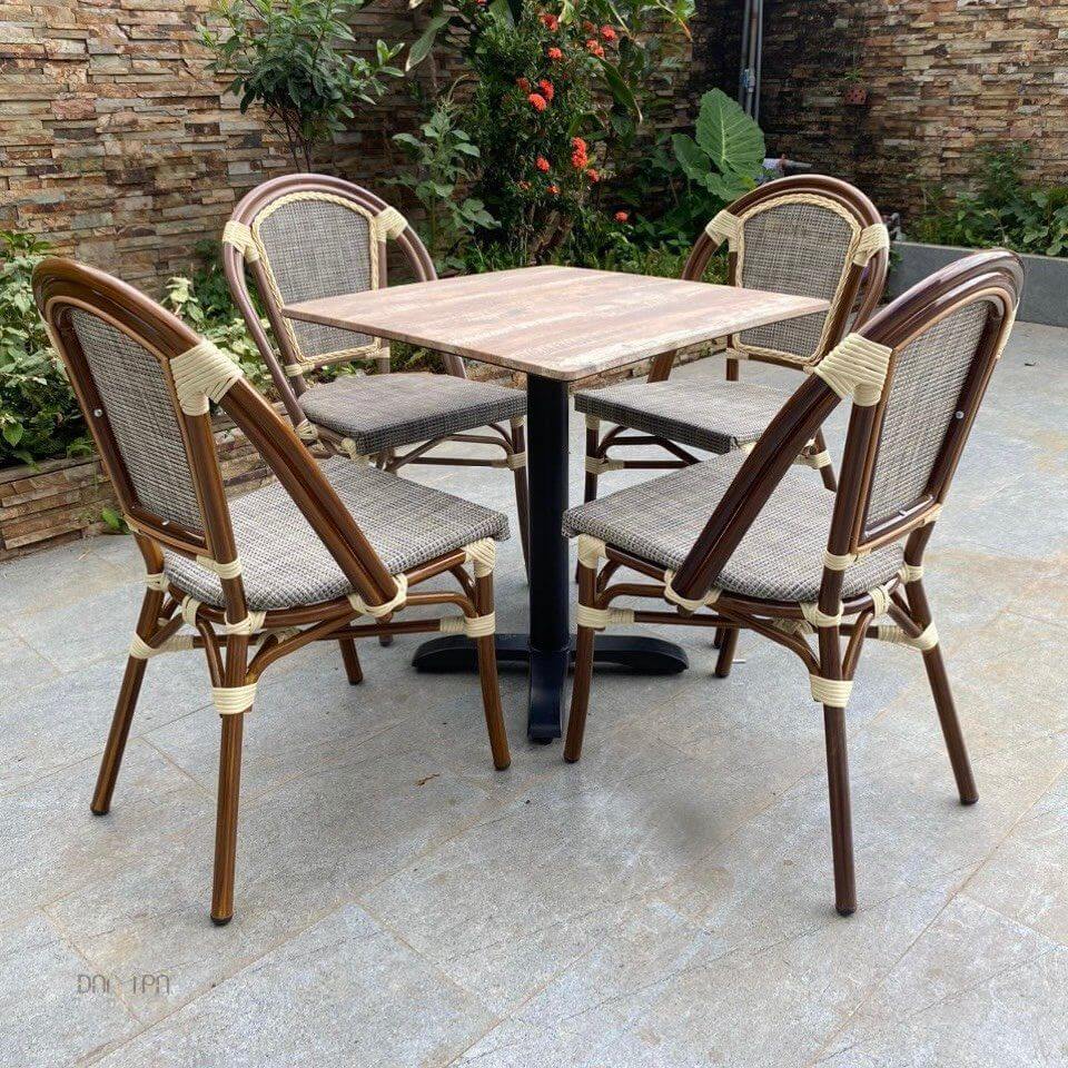 ban-ghe-nhua-gia-may-quan-cafe