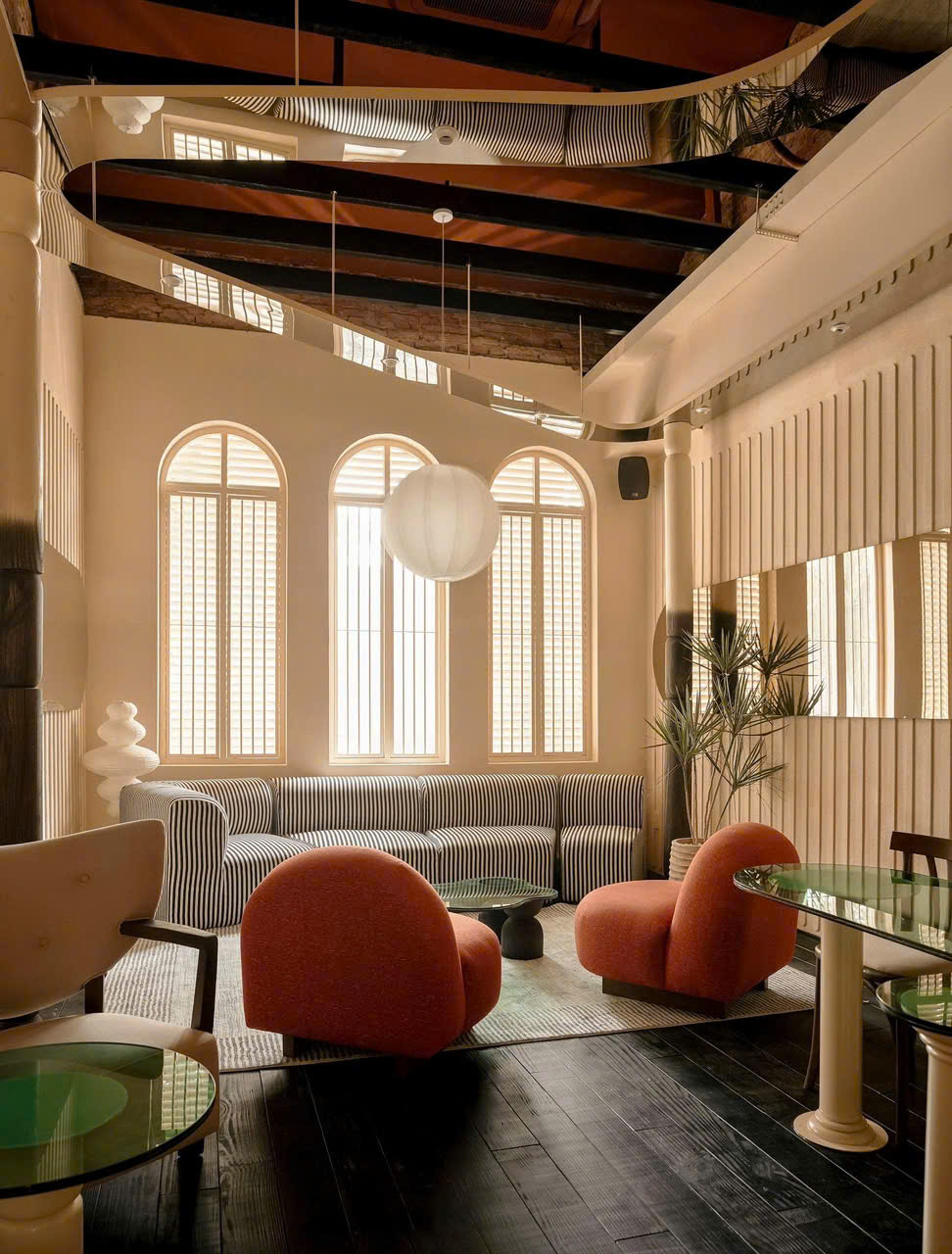 Bàn ghế và nội thất F&B 1