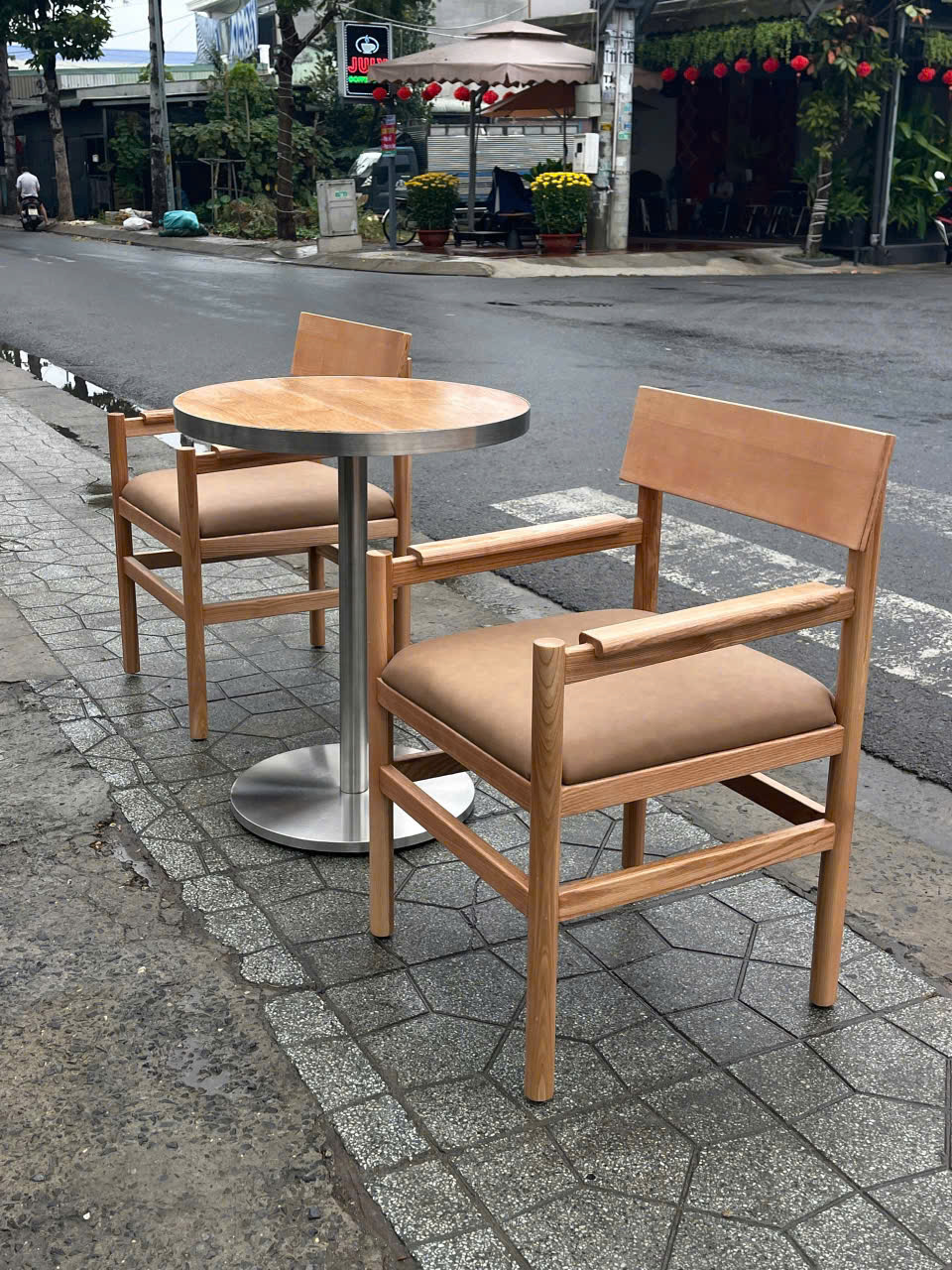 ban-ghe-quan-nhau-gia-tot