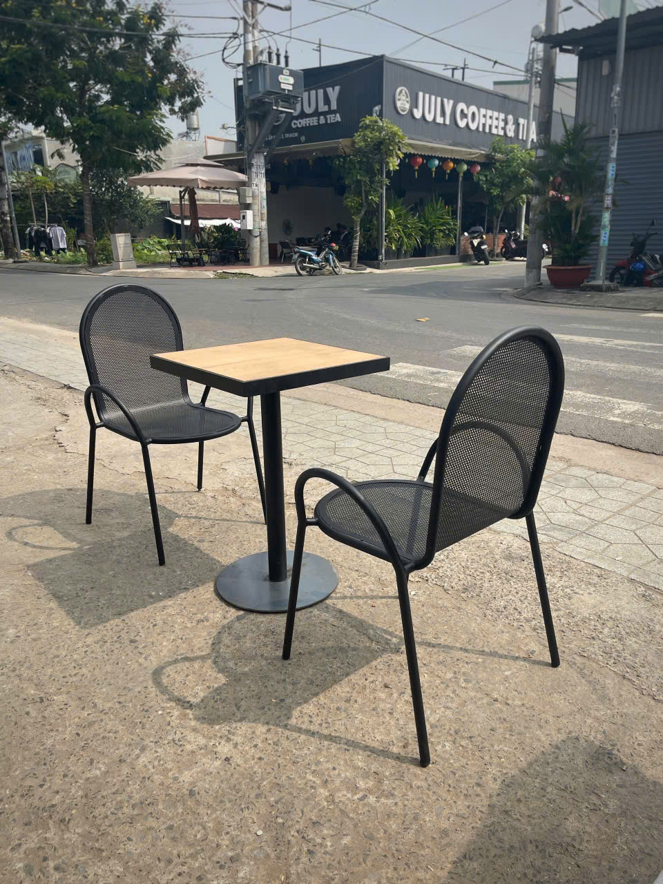 ban-ghe-ngoai-troi-cho-quan-an